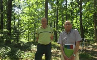 Parc du Morvan, le gestionnaire Jacques Carton, ONF et le conseiller municipal en charge de la forêt, Claude Laboureau (crédit : Christine Dodelin PNRM). 