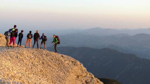 Groupe randonneurs - crêtes sommitale PNR Mont Ventoux